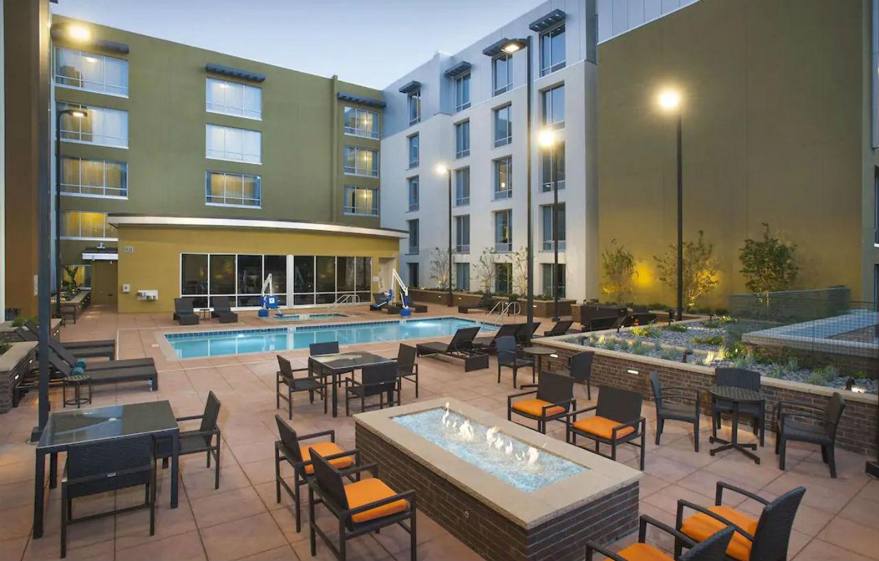 Hilton Garden Inn Burbank Los Angeles מראה חיצוני תמונה